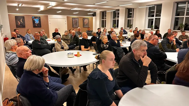 Borgermødet i No er langt fra første gang, at lokalpolitikerne i Ringkøbing-Skjern Kommune skal møde lokalbefolkningen i området. Over 80 procent af alle byens borgere har skrevet under på et nej til at lade biogasanlægget opføre ved byen. Billedet her stammer fra et lignende møde tidligere i år. Foto: Ringkøbing-Skjern Kommune