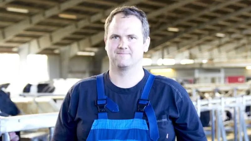 Mælkeproducent Brian Bech, Skærbæk, valgte at sætte fuld fokus på goldkøerne. Han startede forfra med en ny foderration og tilsætter i dag X-Zelit med stor succes.