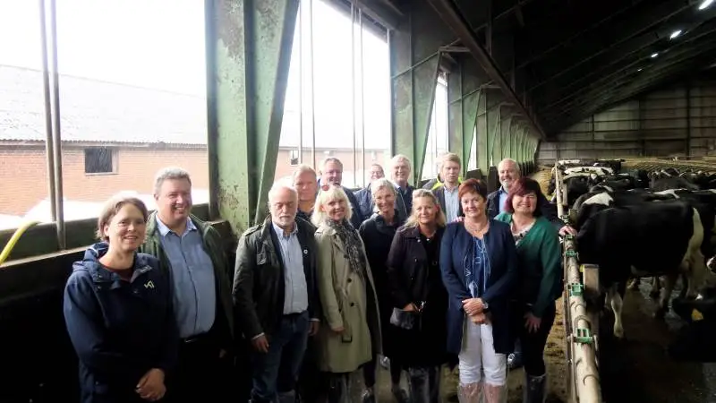Følgende politikere deltog under SLFs studietur forleden: Nils Sjøberg (R), Anni Matthiesen (V), Ulla Tørnæs (V), Karina Adsbøl (DF), Karina Dehnhardt (SF), Troels Ravn (S), Christoffer Aagaard Melson (V) samt Asger Christensen (V).