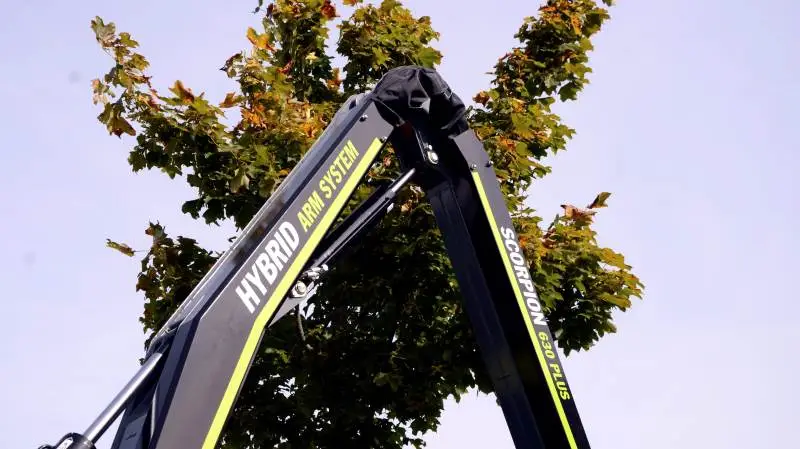 Agritechnicas sølvmedalje er tildelt GreenTecs Scorpion-serie og et såkaldt hybrid-armkoncept på armklipperen. Maskinmessen i Hannover har i alt tildelt én guldmedalje og 39 sølvmedaljer. To danske virksomheder har modtaget en sølvmedalje – GreenTec i Kolding og Samson i Viborg.