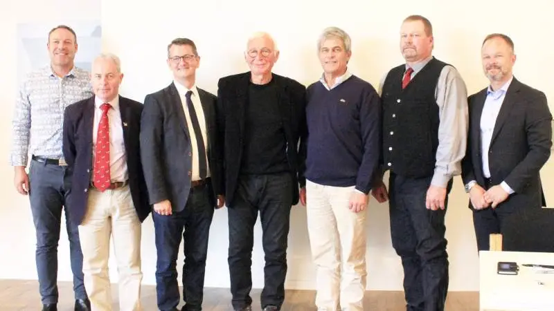 Deltagerne i paneldebatten ved Herefordforeningens 50 års jubilæum var fra venstre: Ordstyrer Søren Kørup Christensen, Seges, sekretær i den engelske Herefordforening, David Deakin, medlem af Folketinget, Torsten Schack Pedersen (V), formand for Herefordforeningen, Knud Erichsen, generalsekretær for World Hereford Council, José Bonica, Uruguay, præsident for Herefordforeningen i Canada, Albert Rimke, og salgsdirektør Claus Hein, Danish Crown. Foto: Bent Sørensen
