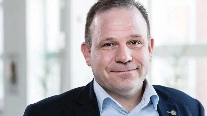 - Det handler om retten til at bruge vidensbaseret kemi i dansk landbrug. Det er ikke en sag, vi kan vinde i en feelgood-debat på følelser, men juridisk har vi en god sag, siger formand Ulrik Lunden, hos Foreningen for Bæredygtig Grunvandsbeskyttelse, som i oktober afholder en række møder landet over. Møderne skal være med til samle flere kræfter til foreningens stævning mod staten for at uddelegere håndteringen af drikkevandsfølsomme områder til kommunerne.