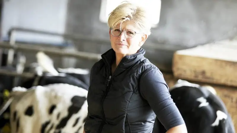 - Selv New York Times har skrevet om landmændenes protest i Holland. Herhjemme sker der intet. Heller ikke på Axelborg. Vi lever bare i en lille, dansk osteklokke, fastslår Ingrid van den Hengel.