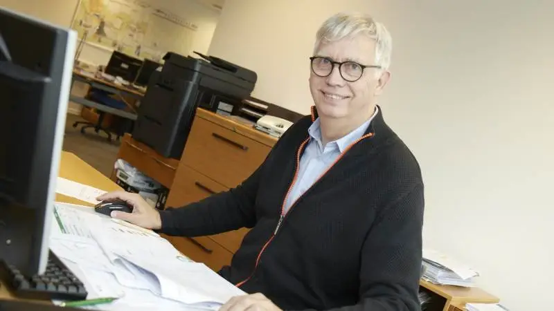 Mogens Bækgaard, souschef i SvineXperten, er i fuld gang med at lægge budget for næste år, og det ser rigtig godt ud. Alligevel råder han til konsolidering fremfor investering.