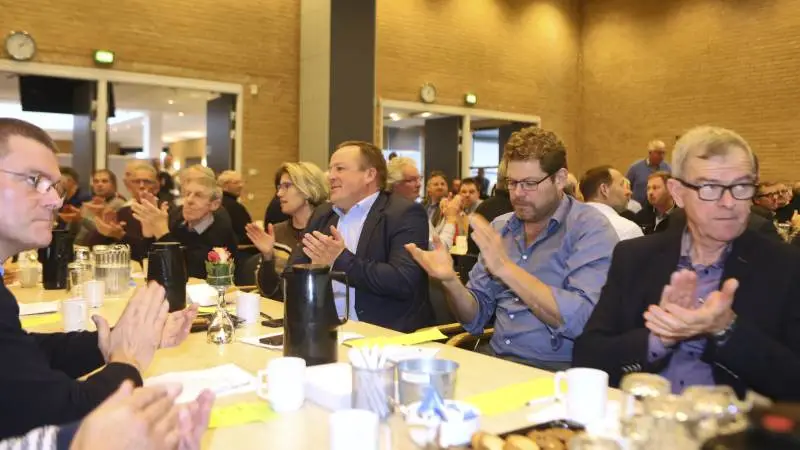 De 162 fremmødte Centrovice-medlemmer stemte markant ja til at fusionere rådgivningen med LMO ved den ekstraordinære generalforsamling i den fynske landboforening i går. Fotos: Erik Hansen