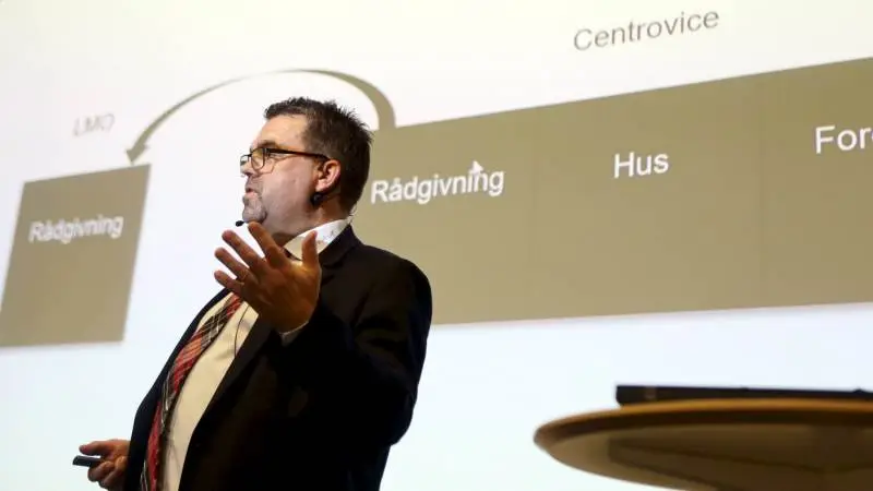Torben L. Povlsen forklarede på den ekstraordinære generalforsamling, hvordan rådgivningen nu sendes over i et nyt selskab sammen med LMO, mens Centrovice-landboforeningen forbliver helt uændret og som ejer af huset i Vissenbjerg. Det lejes ud til det nye rådgivningsselskab for en foreløbig 10 års periode.
