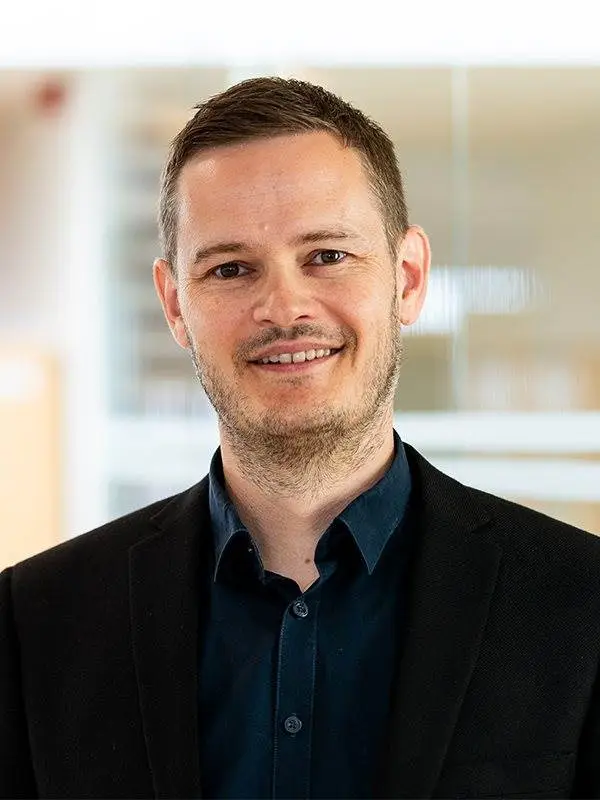 Hvis man har en formue, skal man ikke bare lade pengene stå på en bankkonto, mener cheføkonom i LMO og AgroMarkets, Hans Fink.