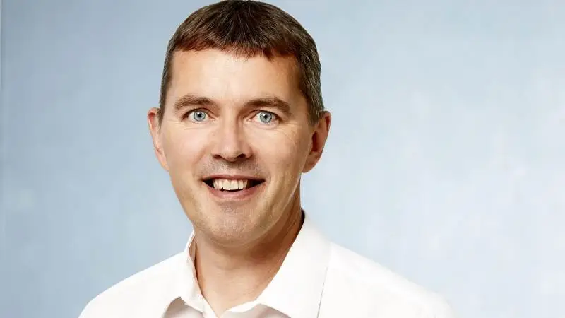 Landskonsulent Henning Sjørslev Lyngvig, PlanteInnovation, Seges, giver sin vurdering af forskellige typer såmaskiner til forskellige dyrkningsmetoder. foto: Seges