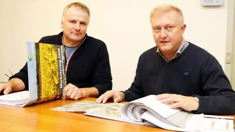 Planteavlskonsulent Henrik Højgaard (tv) og chefkonsulent Flemming Floor Jensen er meget frustrerede over alle de problemer, de nye krav om flere målrettede afgrøder skaber i praksis for rådgiverne og landmændene.
