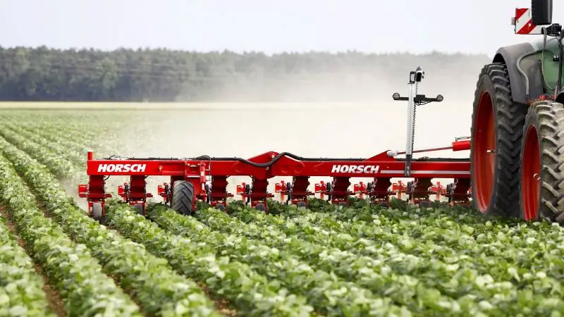 Hybrid Farming, en kombination af mekanisk/økologiske og konventionelle principper vækker interesse, oplyser Stroco-Agro.