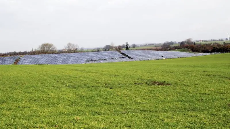 Hvis man bor i et område, hvor kommunen er gået i gang med at lave lokalplaner for mellemstore og store solcelleparker, skal man ikke tøve for længe med at undersøge mulighederne for et solcelleprojekt, vurderer en udvikler af energiprojekter. Arkivfoto: Henrik Sieben