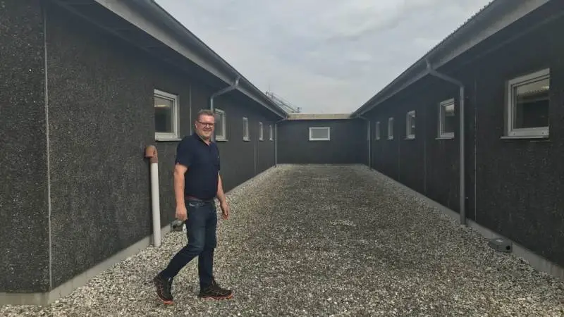 Lasse Buhl, svineproducent ved Tarm, valgte i samråd med sit rådgivningsselskab LMO at føre sag, da Skat satte huslejen for hans medarbejdere op med tre til fem gange på tre lejemål. Landsskatteretten gav ham medhold. Foto: LMO