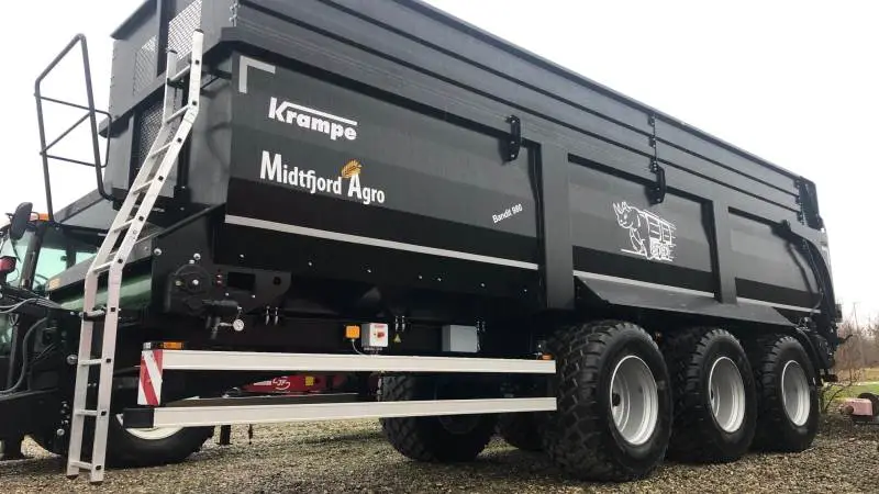 Krampe Bandit 980 er producentens største båndaflæsser med plads til 55 kubikmeter.