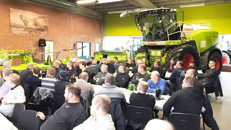 Omkring 50 besøgende lagde vejen forbi til ”Claas Jaguar Road Tour” forleden hos A.P. Jørgensen i Ribe.