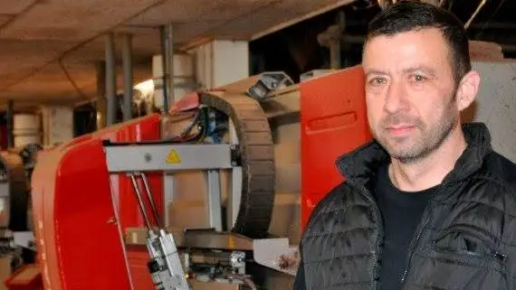 Thomas Larsen, der er ansvarlig for en AMS-besætning med 700 køer på Abildholt ved Holstebro, har med stor succes lavet klare procedurer for forebyggelse af antibiotikauheld. Foto: Seges