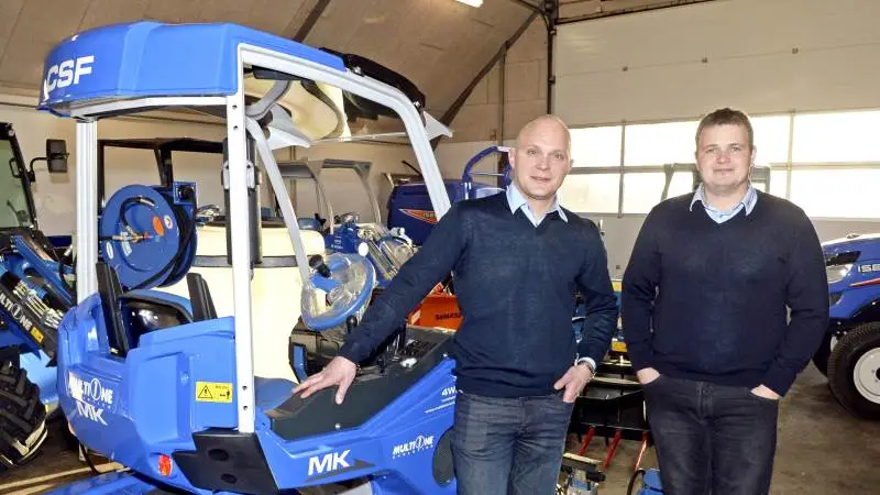 Brødrene Jakob Kristensen og Morten Kristensen, der i fællesskab ejer JMJ Brørup Smede & Maskinforretning, inviterer indenfor til åbent hus den 27. og 28. december. Hér vil der være mulighed for at se MultiOne-læsserne, som de er forhandler af.