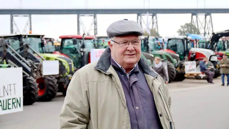 Det er spøjst, at nogle miljøorganisationer er kritiske overfor vildsvinehegnet, men ikke overfor dyrehegn, der kan holde hjorte væk fra motorvejen, skriver Jens Peter Aggesen, som har taget billedet.