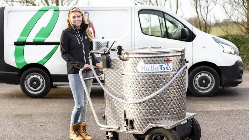 - Flushmaster er interessant for alle, da den udover effektiv rengøring af Mælketaxaen bidrager med en arbejdslettelse, hvor brugeren slipper for manuel vask med børste, pointerer salgsleder Katrine Fynbo fra Calvex.
