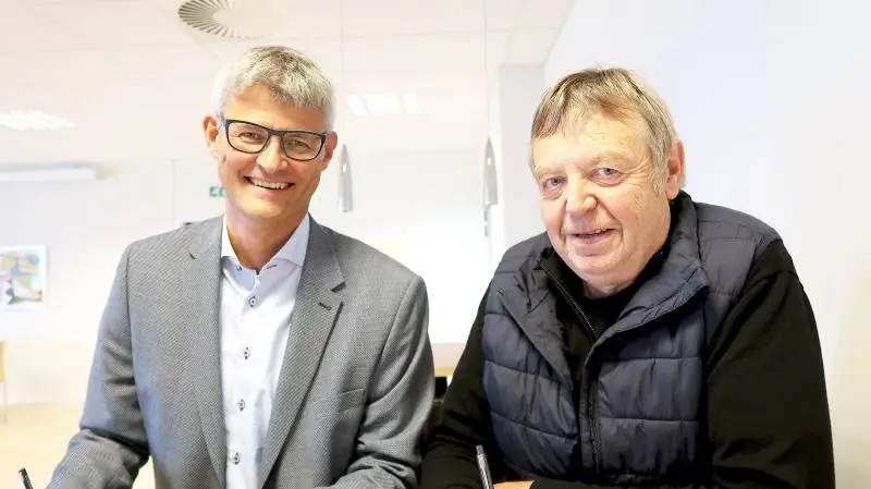 Projektdirektør Lars Byberg (tv) fra selskabet SBS Kliplev Biogas og leverandør Lorens Peter Jørgensen kan man begge møde mandag på Gråsten Landbrugsskole. Her er temaet de aktuelle planer om byggeri af et biogasanlæg i Kliplev.