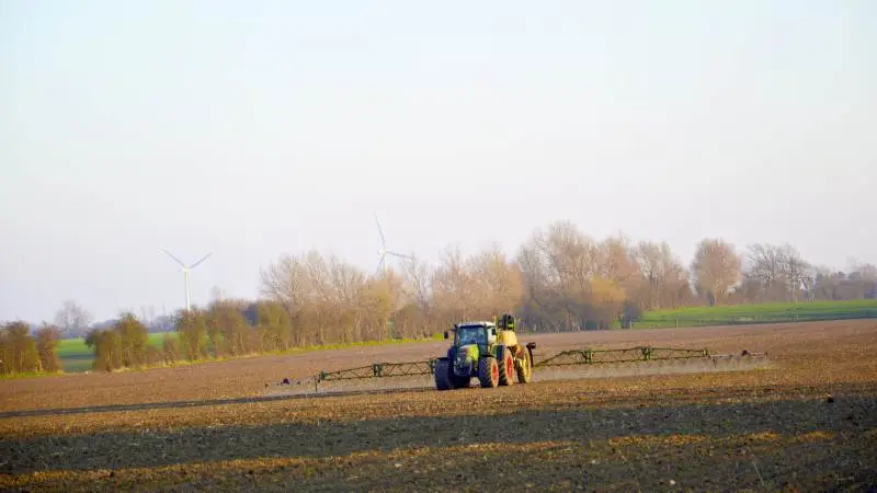 For dig, der er landmand, giver det god mening at huske på de mange andre parametre ud over klimaet, der er indeholdt i begrebet bæredygtighed.