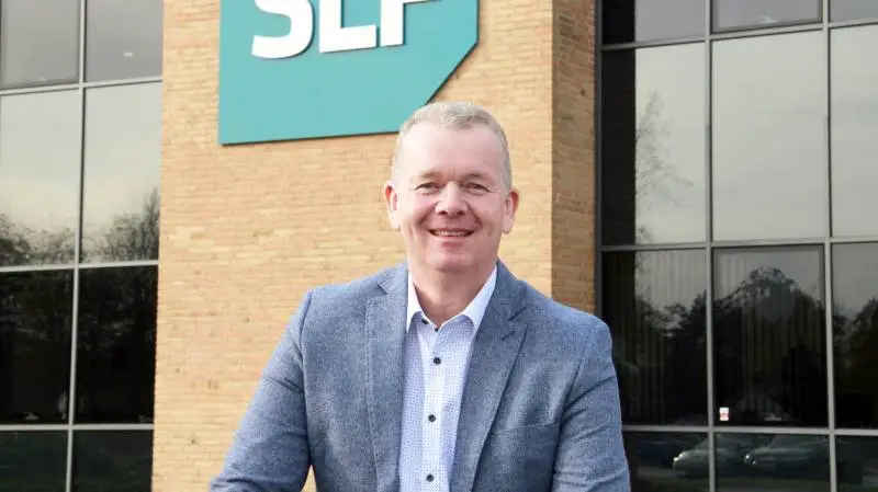 Udover udviklingschef skal Anders Andersen også bestride jobbet som chef for Syddansk Kvæg og samtidig rådgive og servicere sin egen kundeportefølje. Han udfører alle funktioner fra SLFs kontor i Vojens.