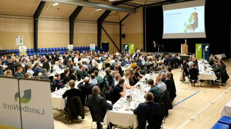 De 250 deltagere på årsmødet blev mindet om, at smittebeskyttelse stadig har topprioritet, mens der også blev opfordret til at investere klogt i en tid med gode afregningspriser.