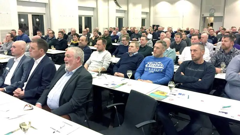 De 118 fremmødte avlere til DSV Frø ved mødet i Middelfart fik oplyst, at det fynske område sidste år blev hårdt ramt af sen nattefrost og nedbør, hvilket betød udbytter i frøgræsmarkerne under middel. Foto: DSV Frø