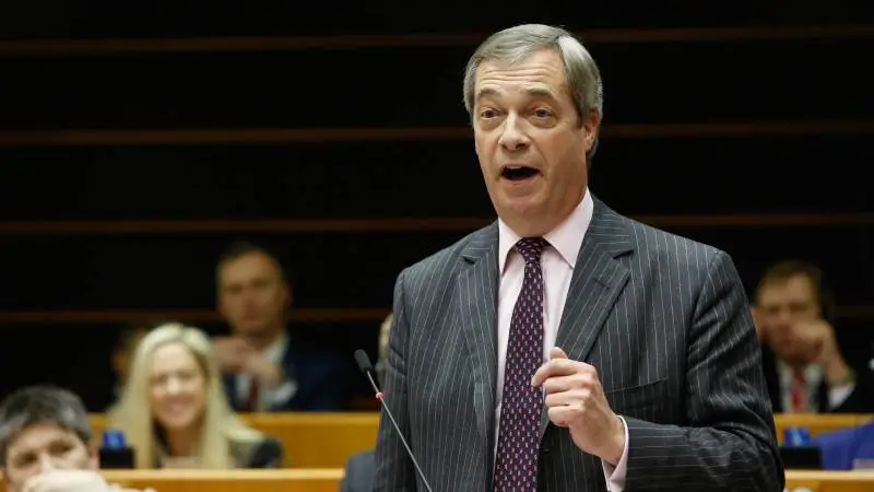 Lederen af Brexit-partiet, Nigel Farage, sendte en voldsom afskedssalut afsted til EU-landene onsdag aften i Europa-Parlamentet. Foto: EP