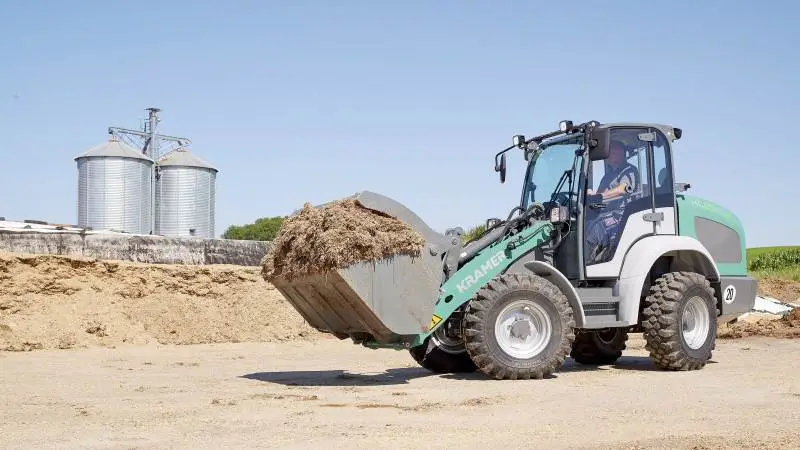 Med den nye Kramer KL25.5e eldrevne gummihjulslæsser fra Semler Agro bevæger de eldrevne køretøjer sig ind på en bredere anvendelsesområde. For eksempel læsning af foder fra en køresilo.