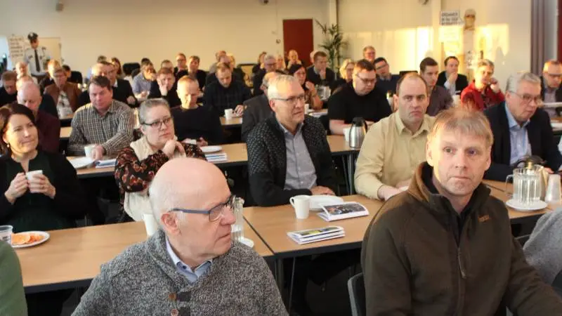 De 100 landmænd, der var samlet hos Sagro i Herning, kunne konstatere, at der var stor indtjening i svinesektoren i 2019, en bundlinje på det jævne i kvægsektoren, mens minkregnskaberne var blodrøde. Foto: Morten Ipsen