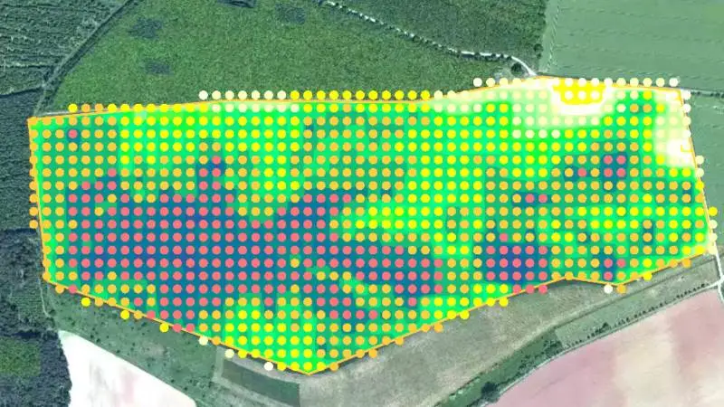 Med Atfarms satellitbilleder af biomassen kan landmanden løbende monitorere sine marker og blive gjort opmærksom på selv mindre udsving. Med brug af aktuelle og historiske satellitbilleder kan han løbende følge op på afgrødernes vækstforhold hen over sæsonen, og f.eks. sammenligne med forrige sæson.