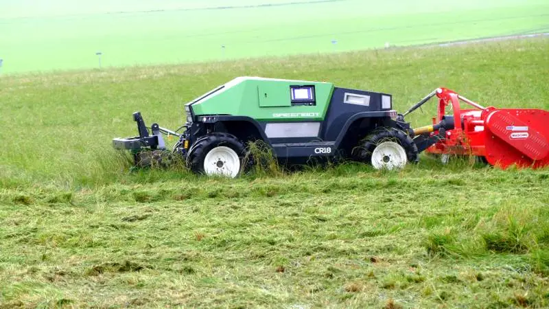 Semler Agro har demonstreret sin Greenbot flere steder i landet. Her kører den ved en demo i 2017. Foto: Bøje Østerlund