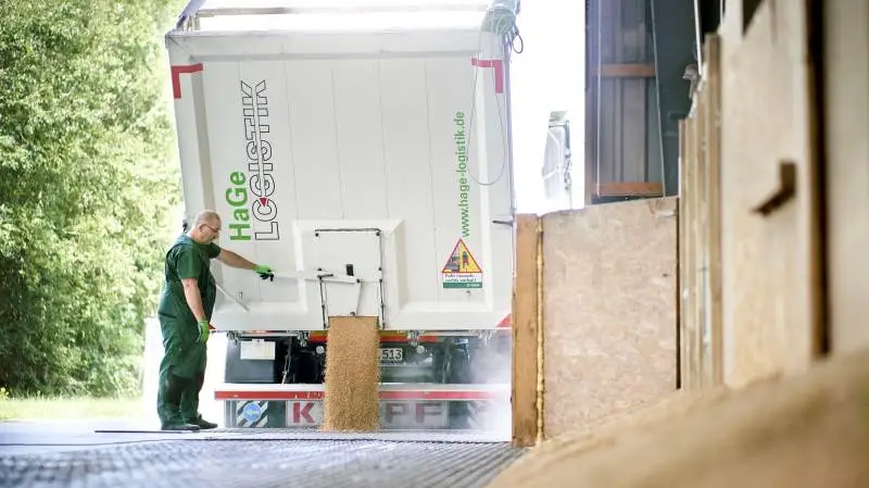 DLG-koncernens tyske grovvareselskab, HaGe, styrker sin geografiske tilstedeværelse i det nordlige Tyskland ved at overtage samtlige aktier Raiffeisen Agrodienst LEV Grevesmühlen GmbH & Co (RAD). Selskabet har en omsætning på 300 mio. kr. og har en stærk markedsposition i den nordvestlige del af Mecklenburg-Vorpommern.