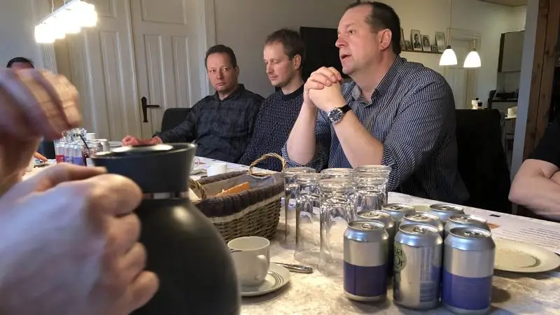 Der var kaffe på kanden under et køkkenbordsmøde hos Niels Martin Krag i Daler. Foto: SLF.