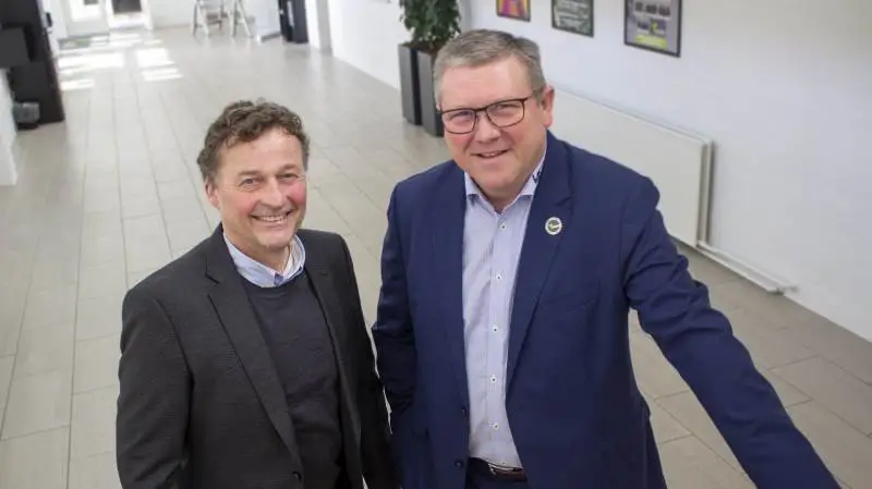 Carl Christian Pedersen (tv) og administrerende direktør for Agri Nord, Kim Koch.