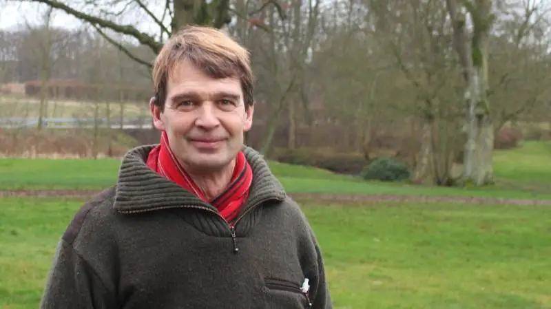 - Hvor er de ansvarlige i kommunerne, der har ansat biologer og ikke hydrologer til at varetage vandløbsvedligeholdelsen?, spørger Gustav Garth Grüner.