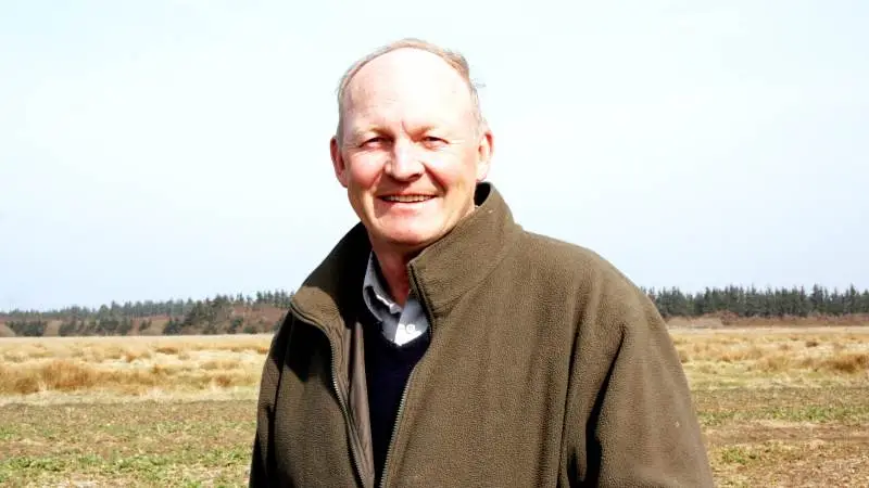 Trods corona og hamstringstendenser er butikkerne fortsat velforsynede med fødevarer. Det glæder formand for Bæredygtigt Landbrug, Flemming Fuglede Jørgensen.