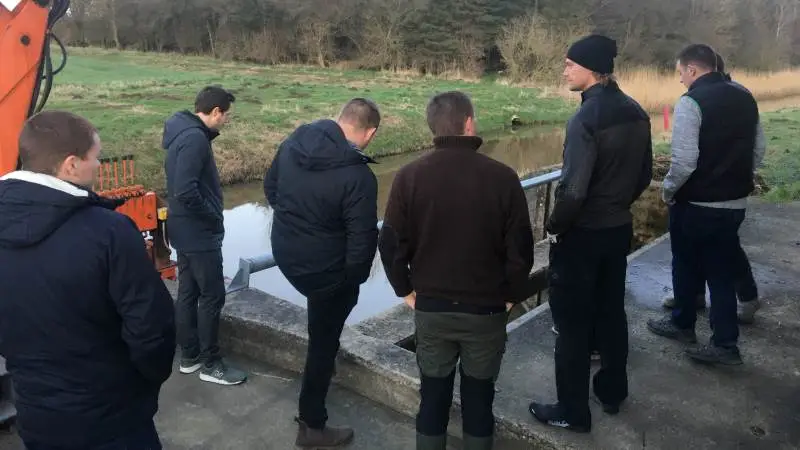 12 unge landmænd fra Djursland troppede forleden op hos Christian Madsen.