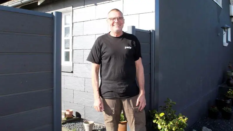 - Jeg plejer at sige at vi løser fra 0-30 kilometer hegn. Der er ingen grænse, vi giver den fuld skrue, fortæller Kenn Ransby fra Poda Hegn Fyn. Foto: John Ankersen
