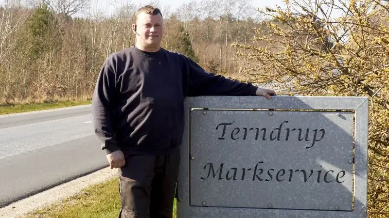 Nikolaj Guldbæk driver Terndrup Markservice, som netop har investeret i både ny traktor og en stjernerenser.