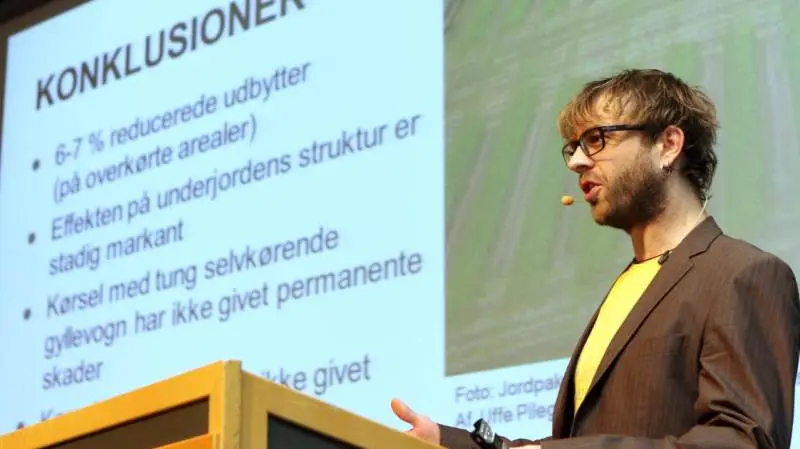 Specialkonsulent Eskild Hohlmann Bennetzen, Seges, anbefaler alle at forberede sig på mere nedbør i vintermånederne fremover. – Det skaber strukturskader og derfor er det klogt at få styr på de vilkårlige overkørsler med tunge læs i marken, råder han.