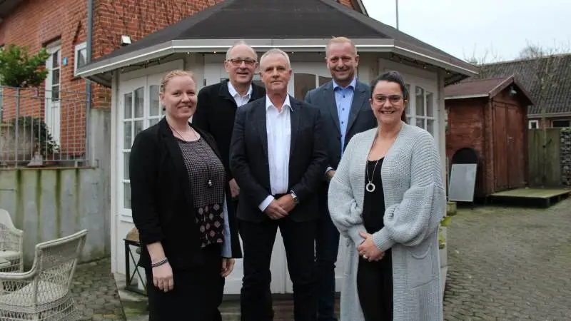 Agriteam Viborg/Aars, Storvorde og Randers – fra venstre: Camilla Mia Madsen, der er sagsbehandler, landbrugsformidler Poul Skalborg, ansvarlig indehaver og direktør, Ib Bjerregaard, Bernt Villadsen, der er ejendomsmægler, MDE og indehaver af den nye Randers-afdeling og ejendomsmægler MDE og indehaver Bettina Sæderup.