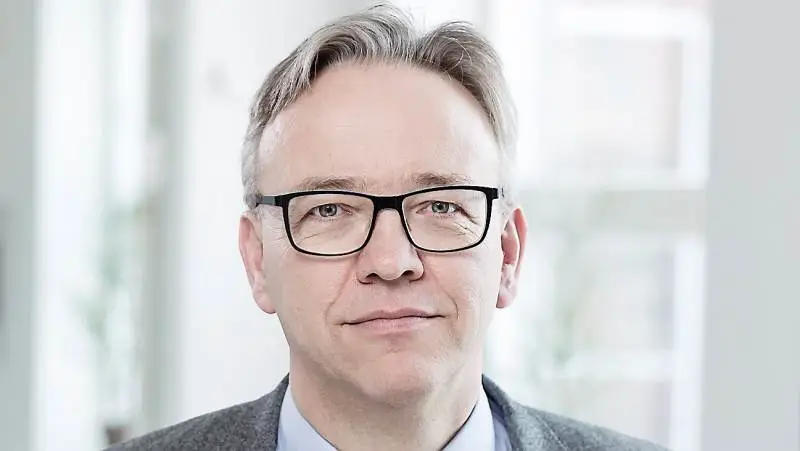 - Det er virkelig et besynderligt regnestykke. Hvis vi skal gøre os håb om at reducere CO2-aftrykket, skal vi regne på en anden måde, siger Hans Aarestrup, direktør i Bæredygtigt Landbrug, i en kommentar til den nye rapport om landbrugets CO2-udledning fra Københavns Universitet.