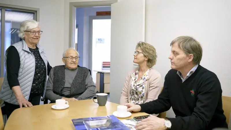 To generationer arbejder sammen i Heden Maskinforretning. Else og Kai Kristiansen, som stiftede virksomheden i 1962, har stadig deres tjans på kontoret, mens deres tvillinger, Lone Munk Nielsen og Lars Kristiansen, er henholdsvis økonomiansvarlig og administrerende direktør.