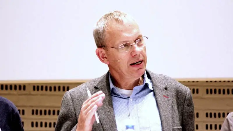 - Vi vil gøre alt for at træffe en beslutning i løbet af denne uge, siger Martin Merrild.