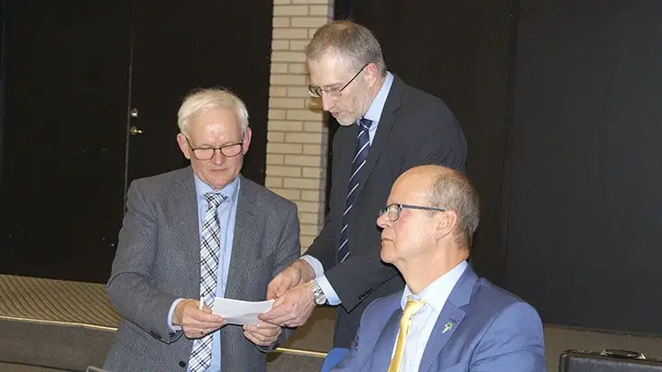 Da resultatet af stemmeafgivningen var gjort op, blev såvel dagens dirigent Jens Erik Boesen, som formand Jørn Dalby, orienteret af sekretær Klaus Sørensen.