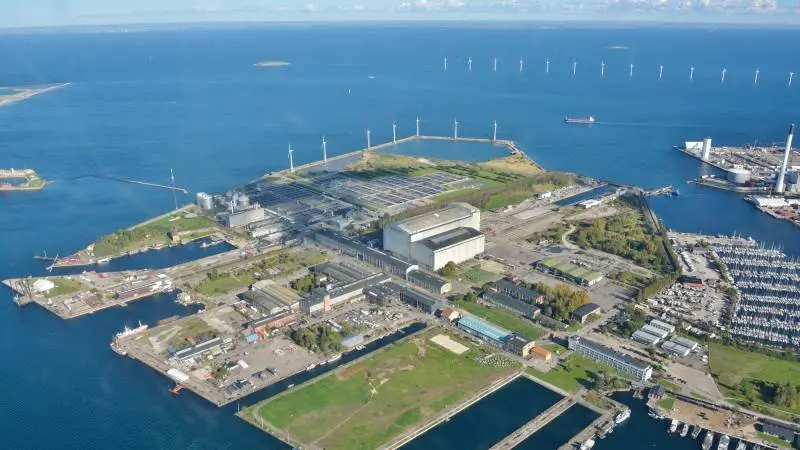 Renseanlægget Lynetten ligger på Refshaleøen ved Amager i København. Anlægget har kapacitet til at behandle spildevand fra 750.000 såkaldte personækvivalenter. En personækvivalent er den mængde spildevand en gennemsnitlig voksen person bidrager med pr. dag. Foto: Colourbox