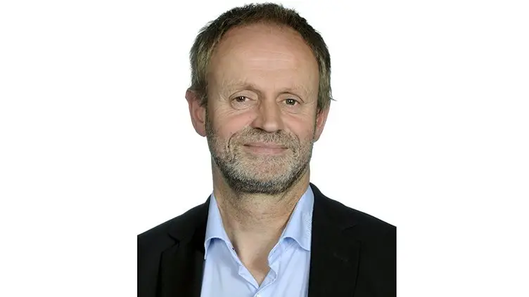 Med de nye lønninger til arbejdskraft fra lande udenfor EU kan vi risikere, at dansk mælkeproduktion er nødt til at flytte, mener Jan Broeders. Han opfordrer til, at politikerne skaber bedre rammer om produktionen.