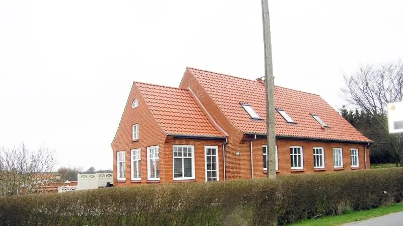 Det kan måske være svært at få øje på det unikke, men det er der. Her ses samme bolig efter en renovering.