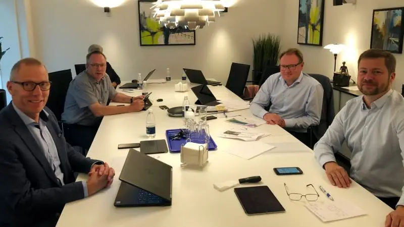 Kun en del af bestyrelsen og direktionen var fysisk tilstede hos LandboNord i Brønderslev, da der forleden blev holdt generalforsamling - fra venstre, næstformand Lars Mellemkjær, næstformand Torben Farum, adm. direktør Uffe Bertelsen og formand Niels Vestergaard Salling.